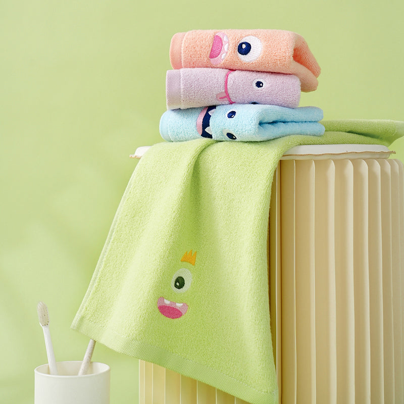 Zero twist embroidery children's scarf Skaru series